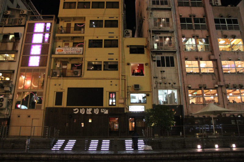 Wakayama En Vue! - OSAKA - immeuble nuit.jpg